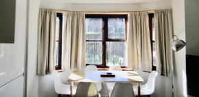 Lovely 3 bed ground floor flat with free parking